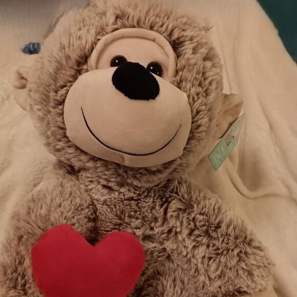 "Hug Me" Gorilla - Picture 1 of 1